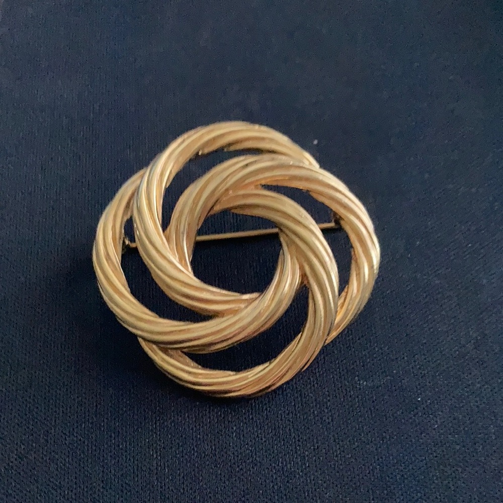 Beautiful Vintage Monet Triple Circle Pin